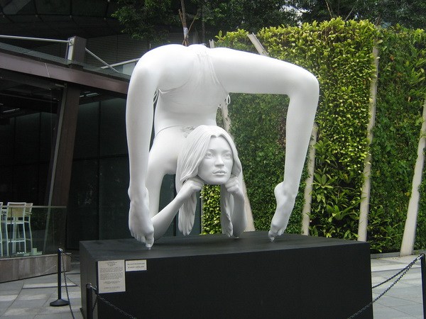 Статуя гимнастке
